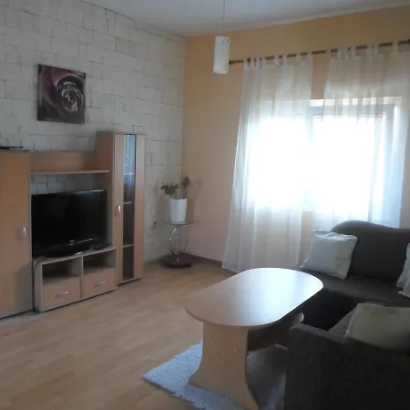 Elena Apartman *